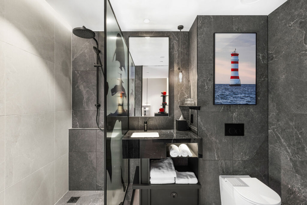 Radisson RED Auckland, image 7