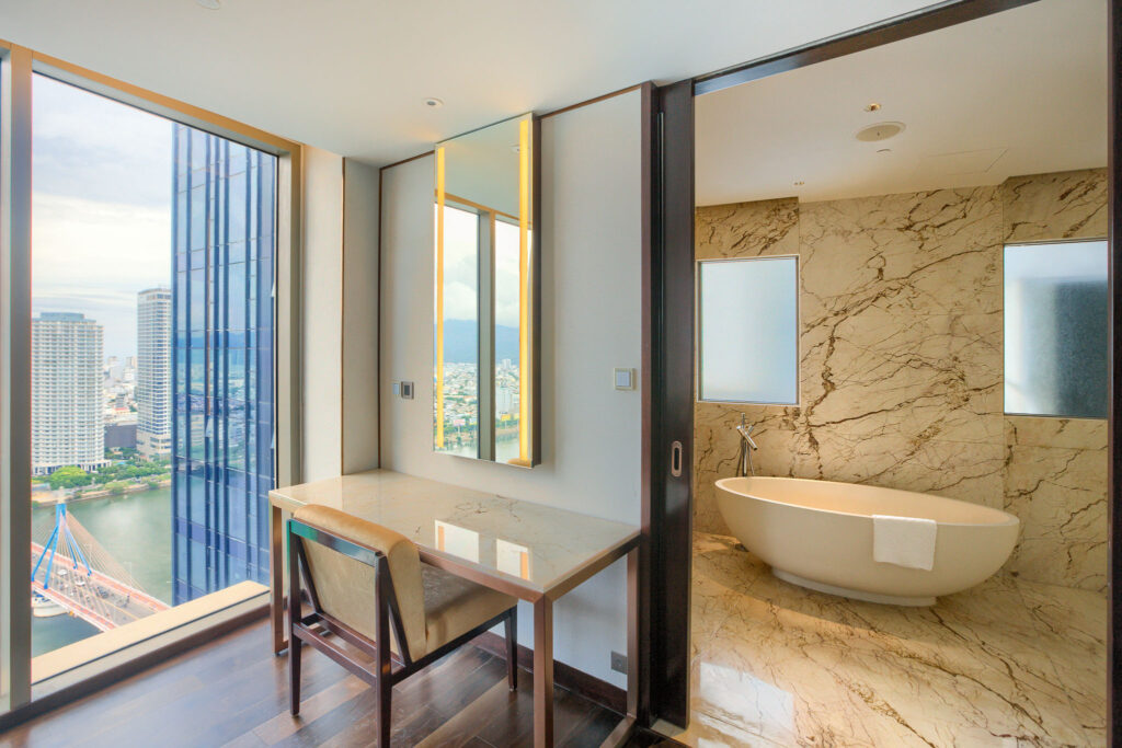 Hilton Da Nang, image 12